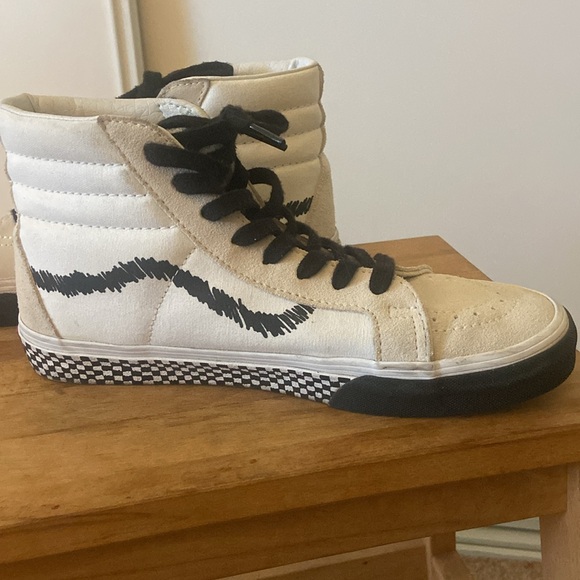 Vans High-Top Sk8-Hi Shoes - unisex (9 women’s/7.5 men’s) - Picture 3 of 8